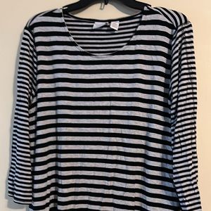 Chico’s weekender top size 3. Black and grey